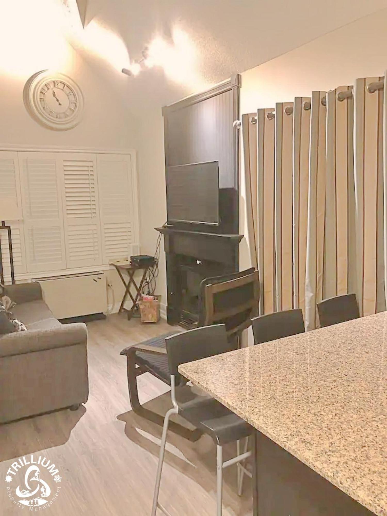 Blue Mountain, Collingwood - Loft Condo, Sleeps 4 Blue Mountains Exteriör bild