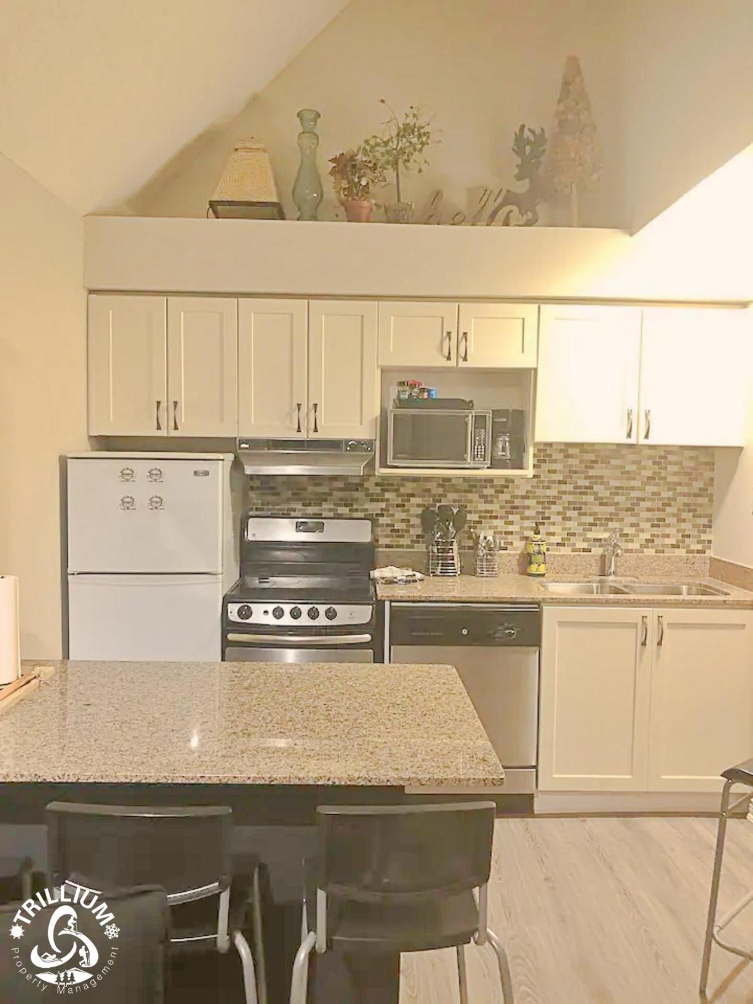 Blue Mountain, Collingwood - Loft Condo, Sleeps 4 Blue Mountains Exteriör bild